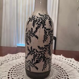 Kirklands Black and Cream Leaf Pattern Vase